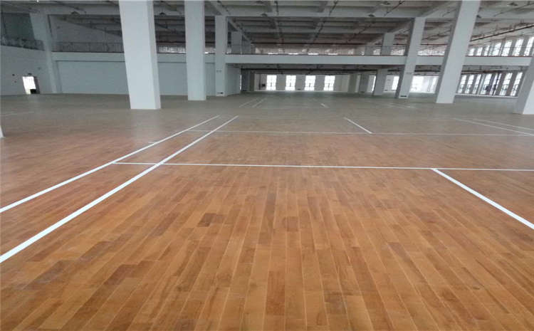 橡膠木籃球場地木地板哪個品牌好？